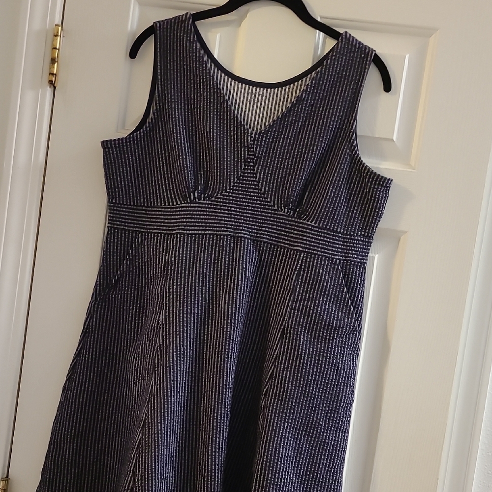Elegant Navy and White Striped Dress - Picture 1 of 7